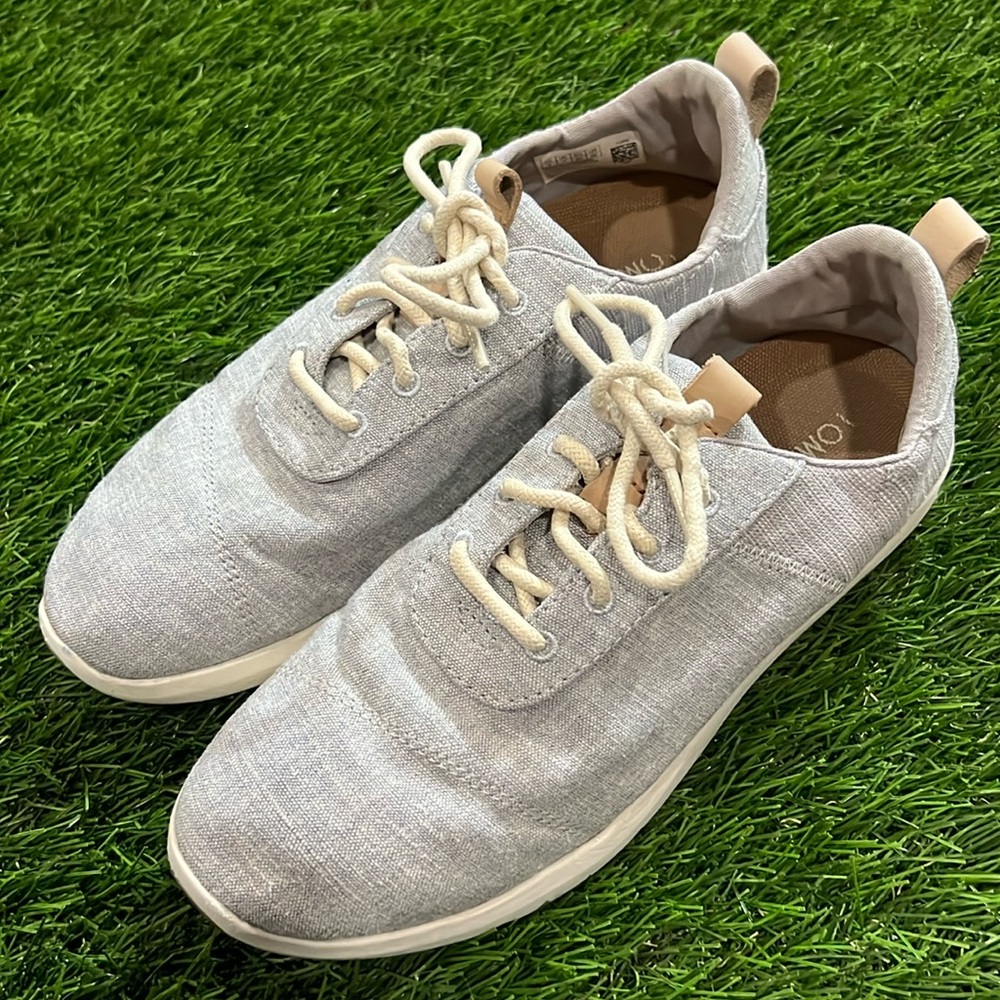 Women’s Lace-Up Toms Shoes